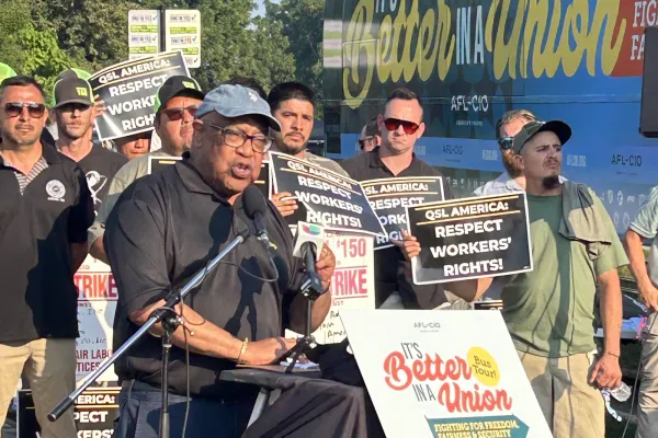 Secretary-Treasurer Redmond Rides into Chicago with Busload of Solidarity for Local Strikes